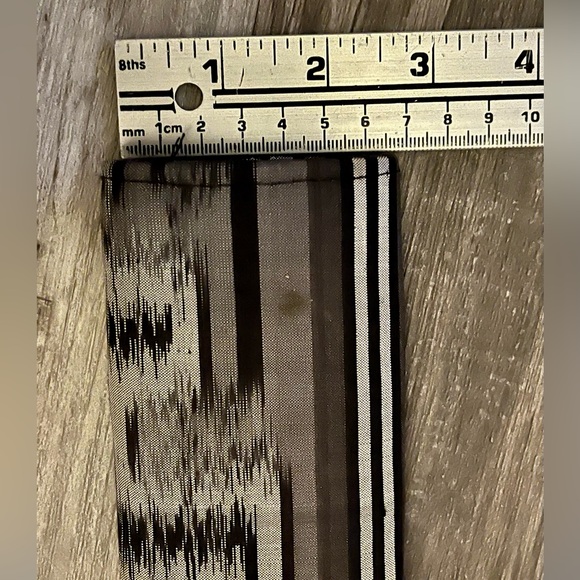 Simple Zig Zag Pattern Fabric Wallet - Multiple Pockets Gray and Black - Picture 2 of 9